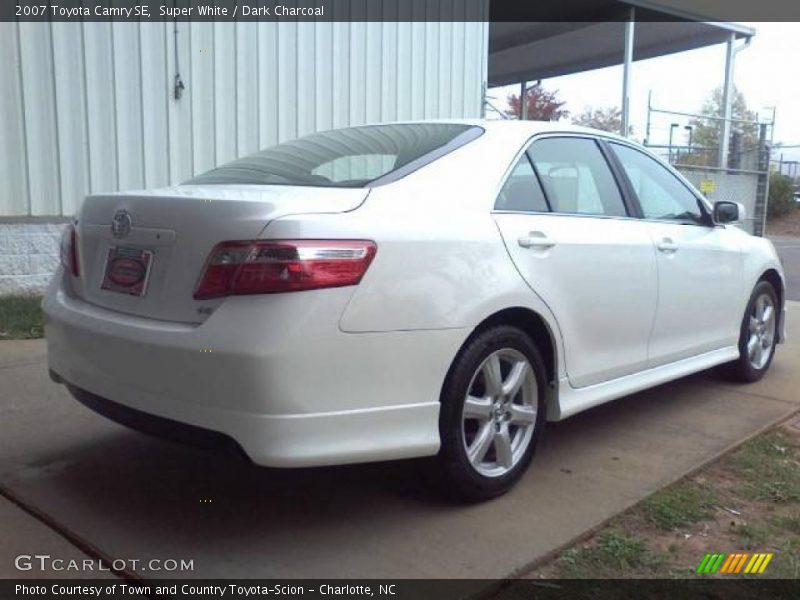 Super White / Dark Charcoal 2007 Toyota Camry SE