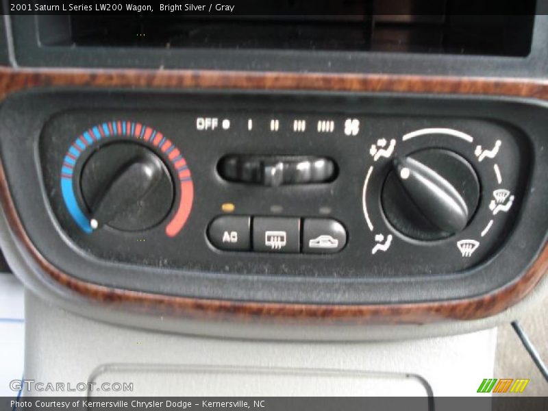 Controls of 2001 L Series LW200 Wagon