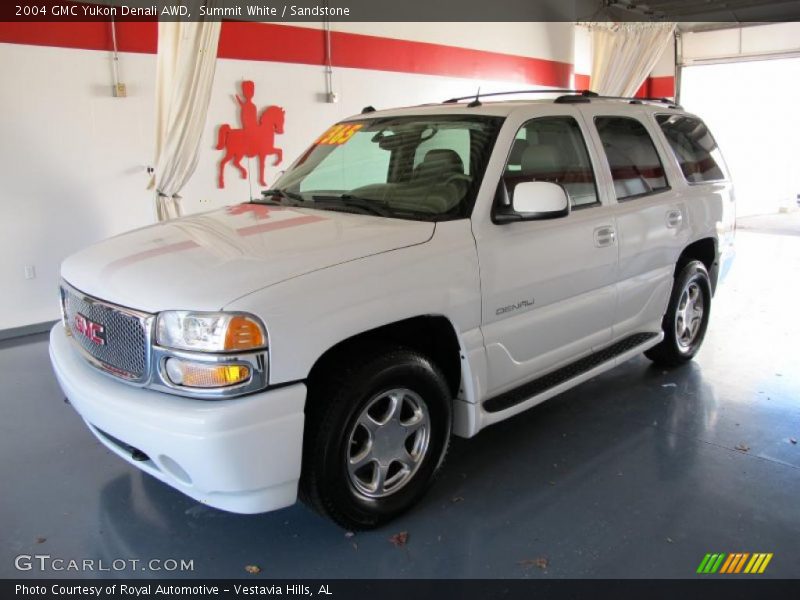 Summit White / Sandstone 2004 GMC Yukon Denali AWD