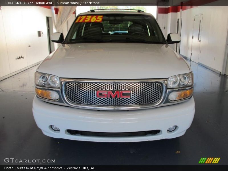 Summit White / Sandstone 2004 GMC Yukon Denali AWD