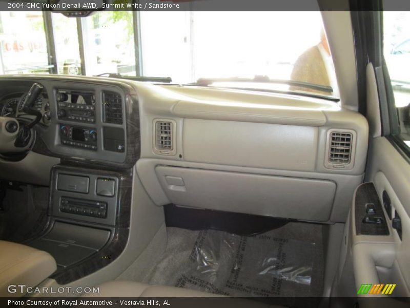 Summit White / Sandstone 2004 GMC Yukon Denali AWD