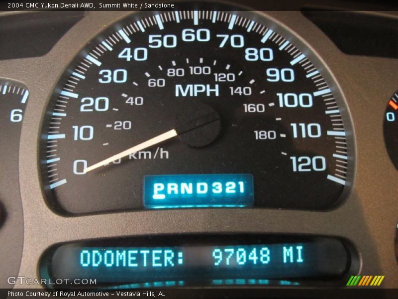Summit White / Sandstone 2004 GMC Yukon Denali AWD
