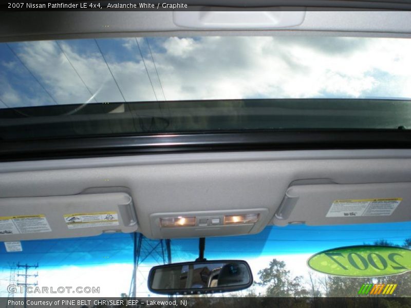 Avalanche White / Graphite 2007 Nissan Pathfinder LE 4x4