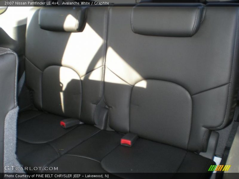 Avalanche White / Graphite 2007 Nissan Pathfinder LE 4x4