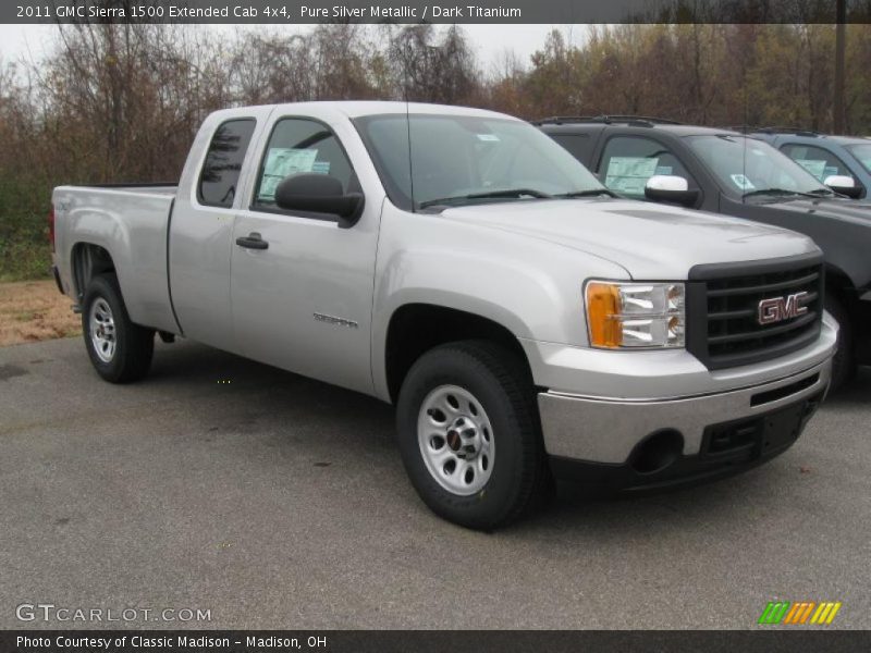 Front 3/4 View of 2011 Sierra 1500 Extended Cab 4x4