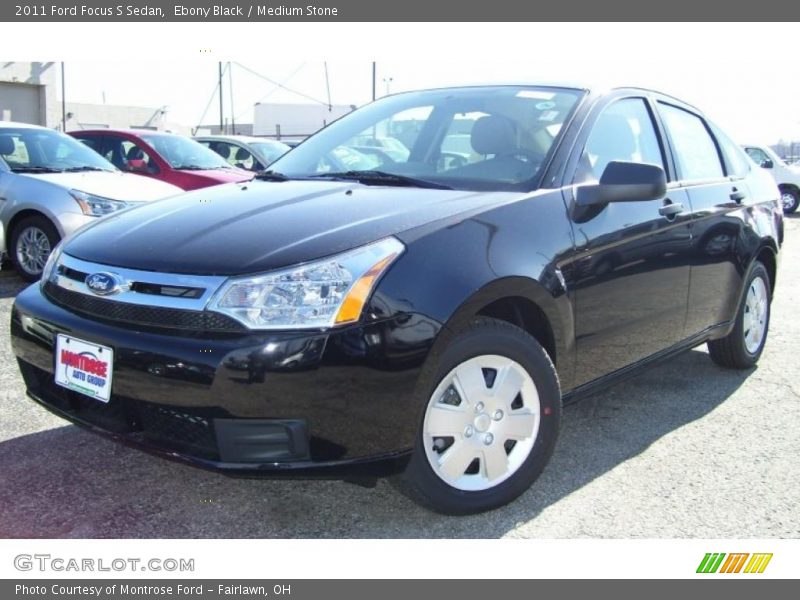 Front 3/4 View of 2011 Focus S Sedan