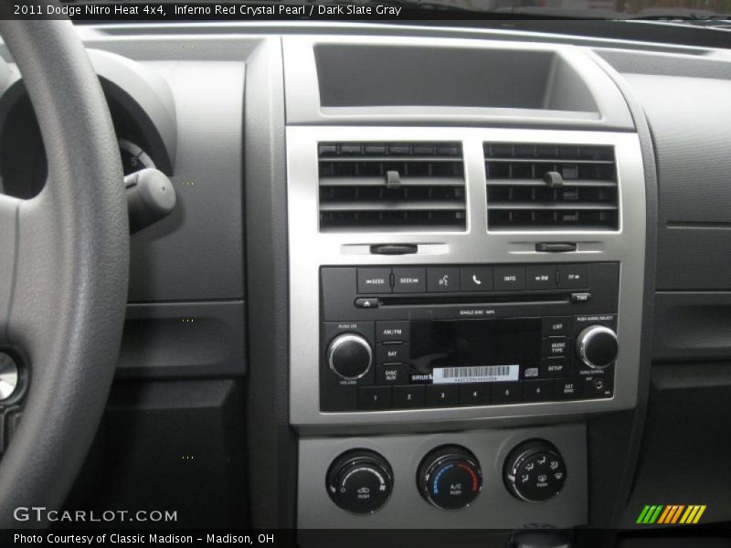 Controls of 2011 Nitro Heat 4x4