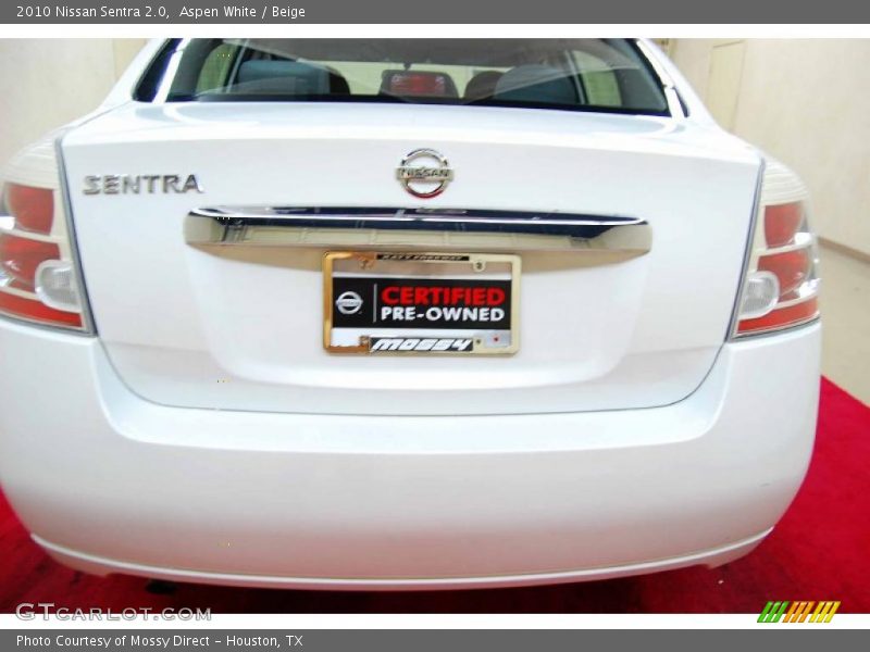 Aspen White / Beige 2010 Nissan Sentra 2.0