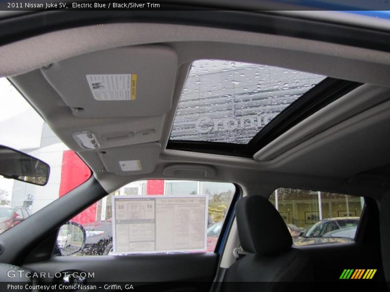 Sunroof of 2011 Juke SV