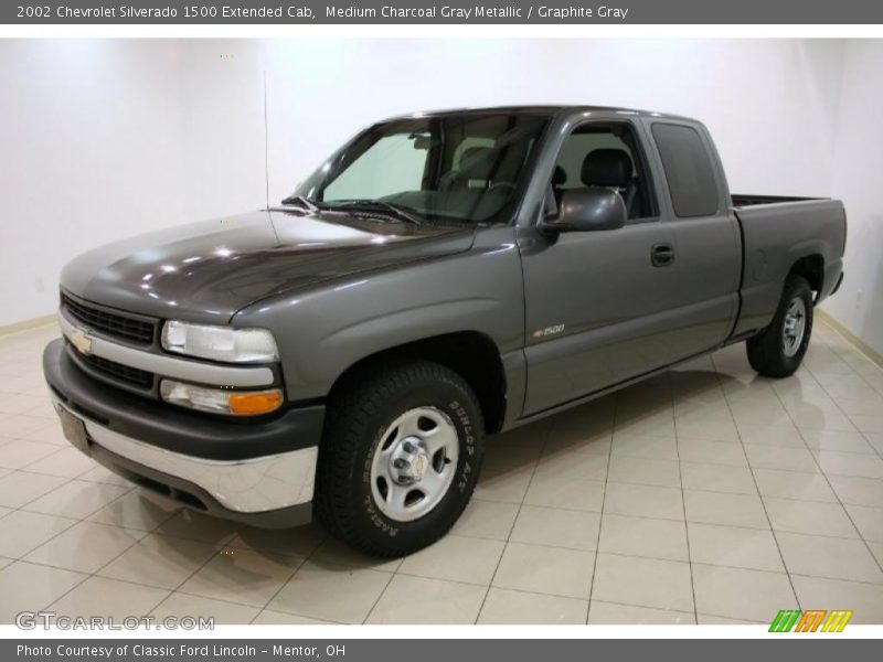 Front 3/4 View of 2002 Silverado 1500 Extended Cab