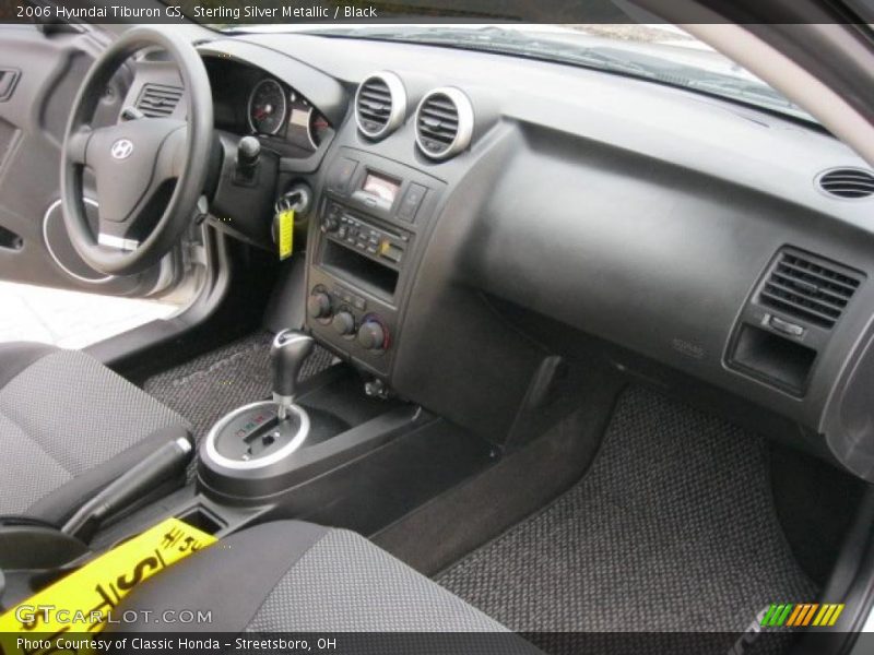 Dashboard of 2006 Tiburon GS