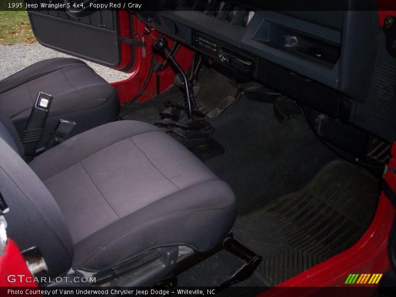 Poppy Red / Gray 1995 Jeep Wrangler S 4x4