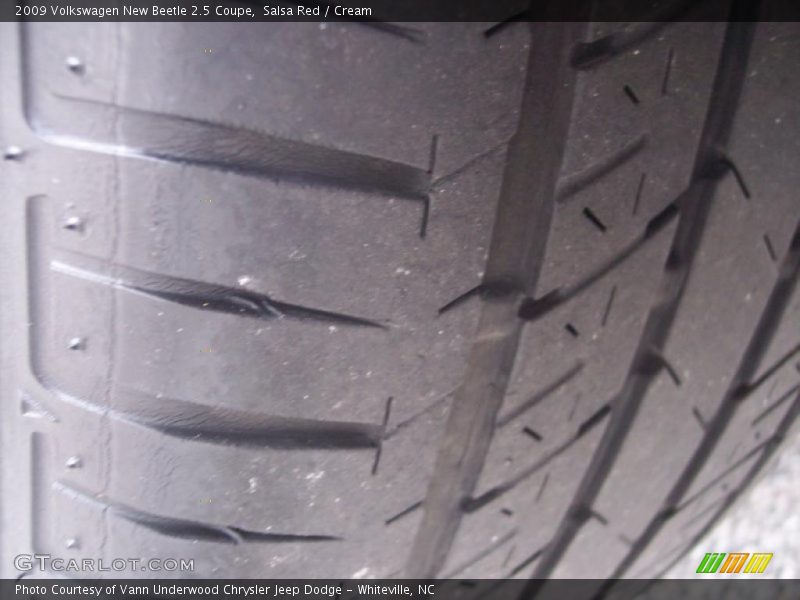 Salsa Red / Cream 2009 Volkswagen New Beetle 2.5 Coupe