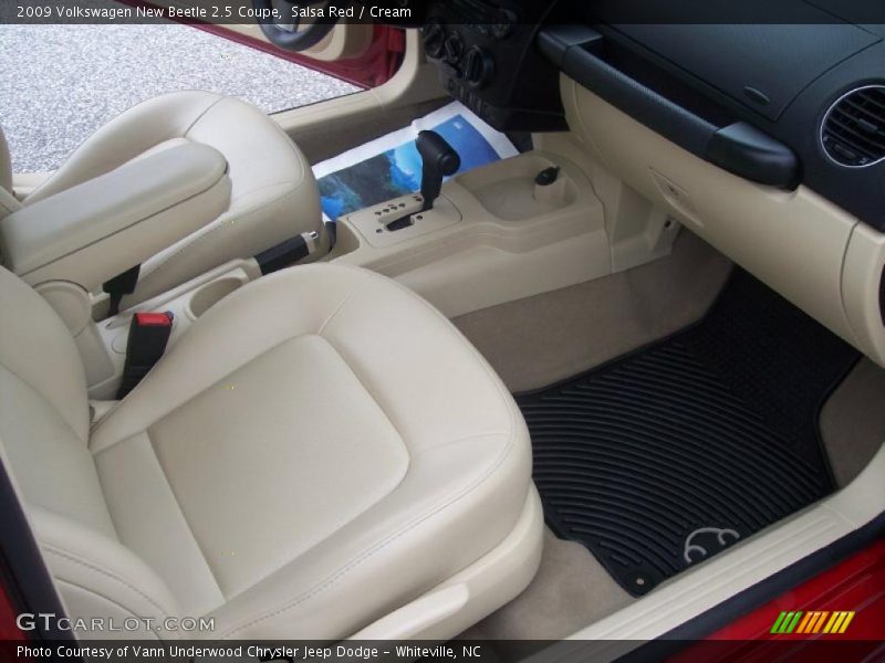 Salsa Red / Cream 2009 Volkswagen New Beetle 2.5 Coupe