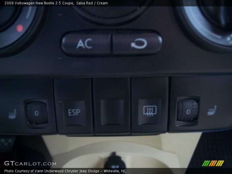 Salsa Red / Cream 2009 Volkswagen New Beetle 2.5 Coupe
