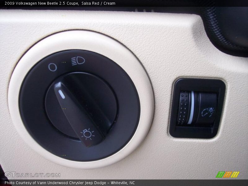 Salsa Red / Cream 2009 Volkswagen New Beetle 2.5 Coupe