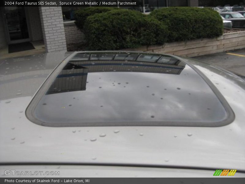 Spruce Green Metallic / Medium Parchment 2004 Ford Taurus SES Sedan