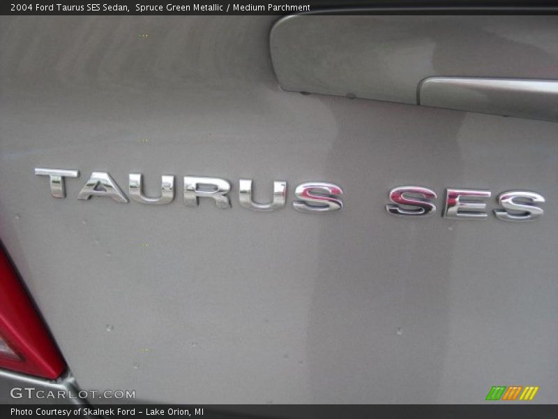 Spruce Green Metallic / Medium Parchment 2004 Ford Taurus SES Sedan