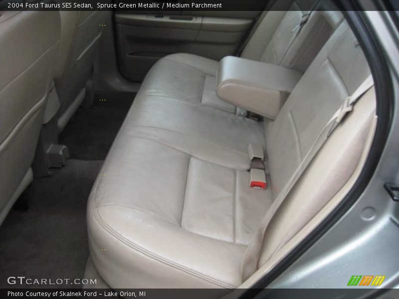 Spruce Green Metallic / Medium Parchment 2004 Ford Taurus SES Sedan