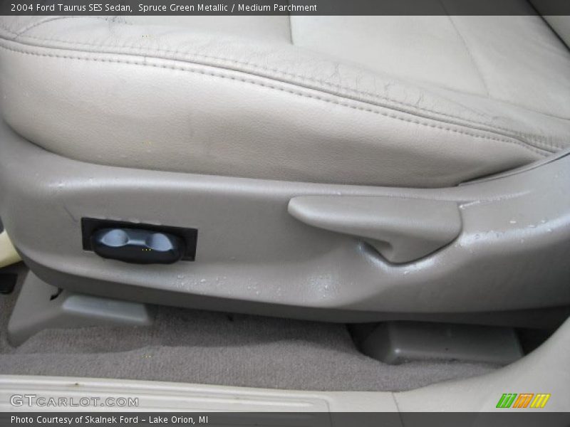 Spruce Green Metallic / Medium Parchment 2004 Ford Taurus SES Sedan
