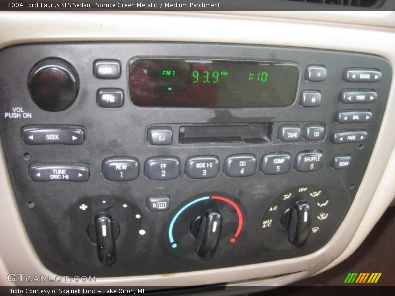 Spruce Green Metallic / Medium Parchment 2004 Ford Taurus SES Sedan