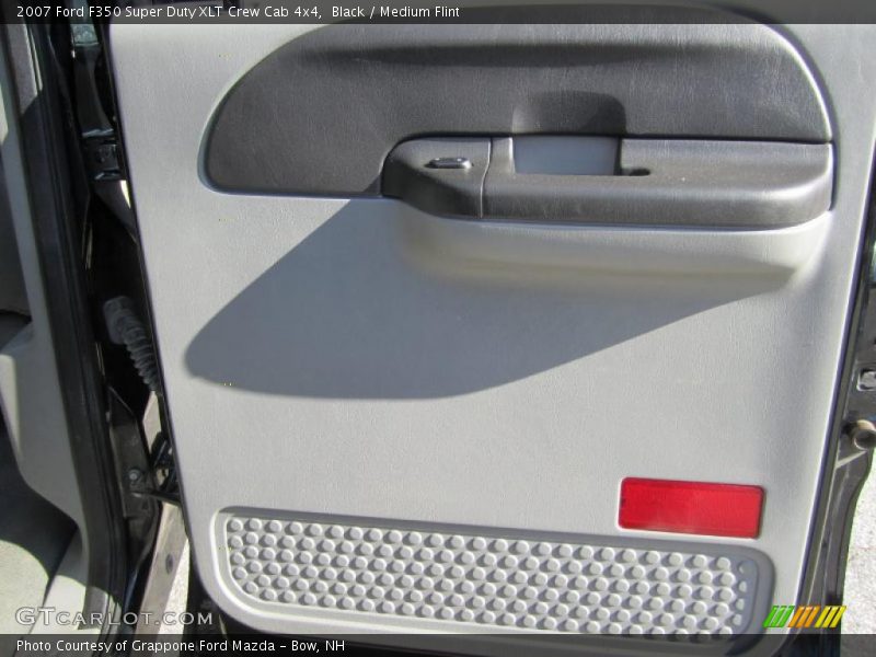 Door Panel of 2007 F350 Super Duty XLT Crew Cab 4x4