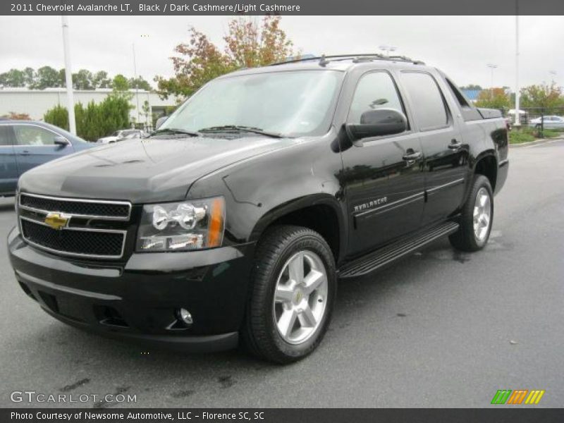 Front 3/4 View of 2011 Avalanche LT