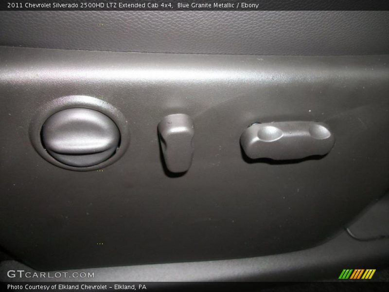 Controls of 2011 Silverado 2500HD LTZ Extended Cab 4x4