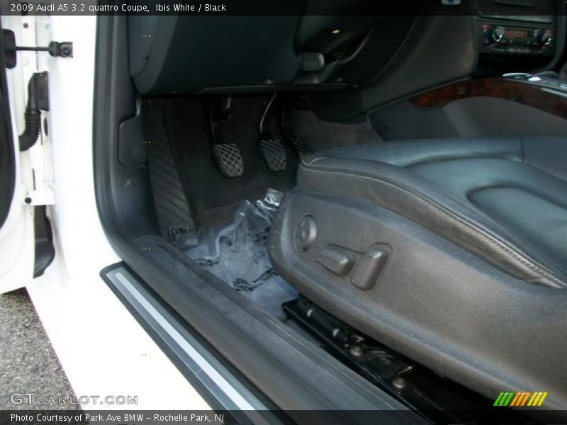 Ibis White / Black 2009 Audi A5 3.2 quattro Coupe