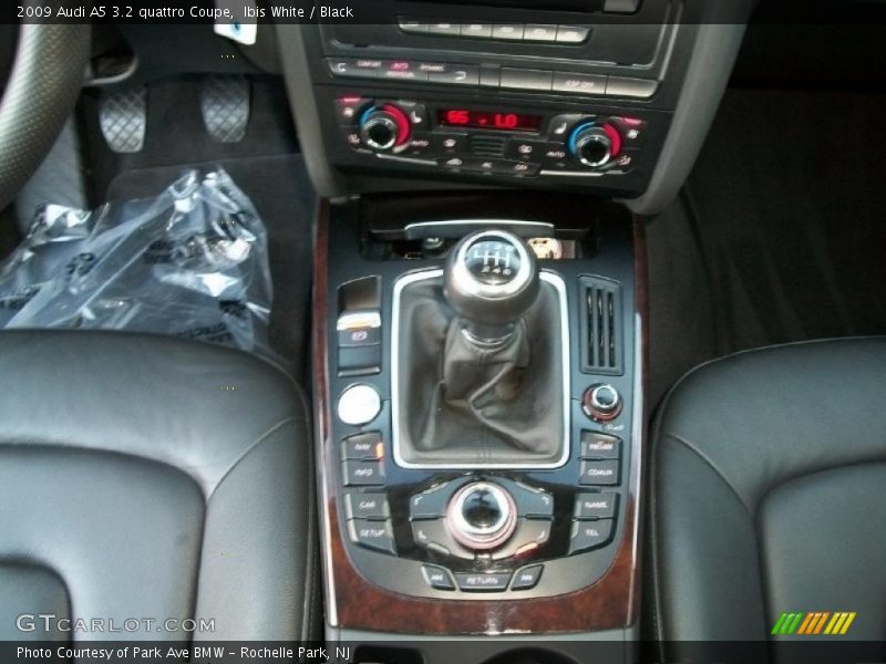 Ibis White / Black 2009 Audi A5 3.2 quattro Coupe