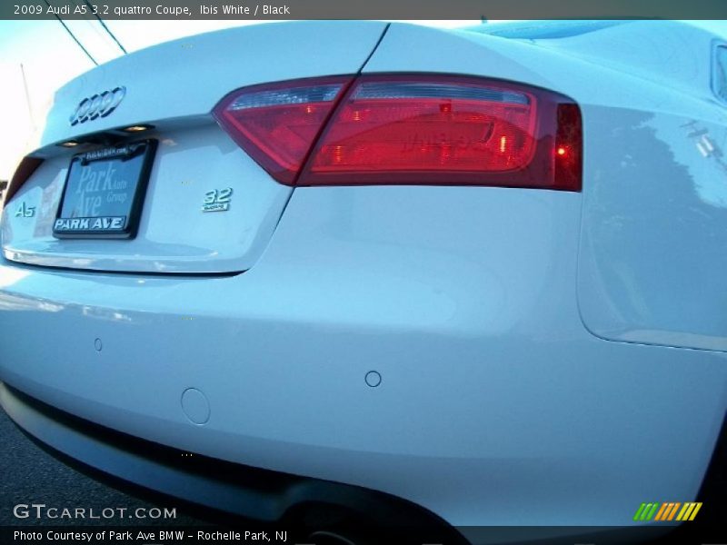 Ibis White / Black 2009 Audi A5 3.2 quattro Coupe
