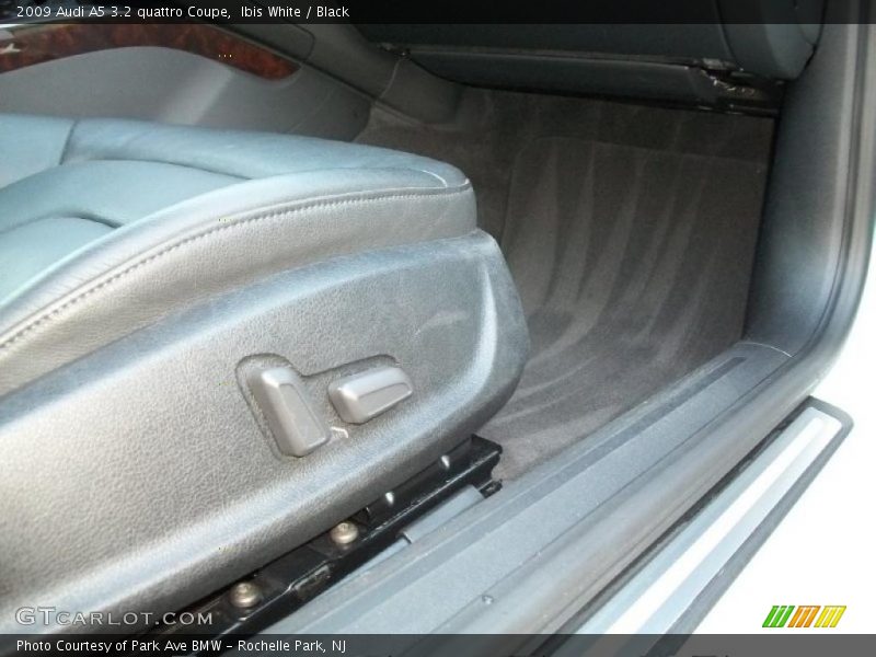Ibis White / Black 2009 Audi A5 3.2 quattro Coupe