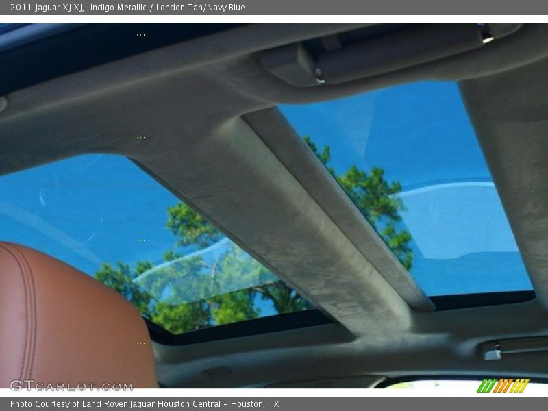 Sunroof of 2011 XJ XJ