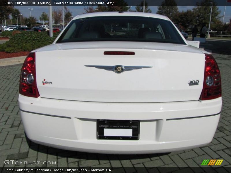 Cool Vanilla White / Dark Slate Gray 2009 Chrysler 300 Touring