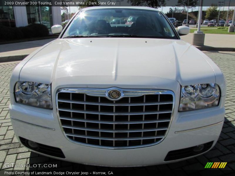 Cool Vanilla White / Dark Slate Gray 2009 Chrysler 300 Touring