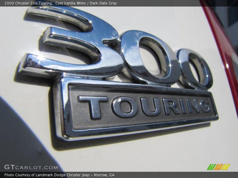 Cool Vanilla White / Dark Slate Gray 2009 Chrysler 300 Touring