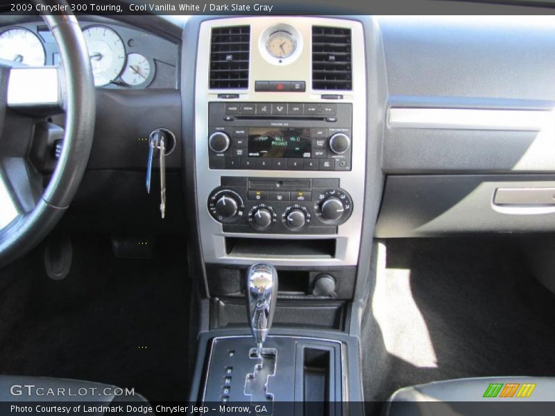 Cool Vanilla White / Dark Slate Gray 2009 Chrysler 300 Touring