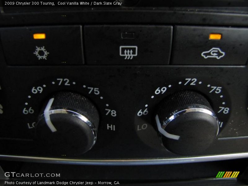 Cool Vanilla White / Dark Slate Gray 2009 Chrysler 300 Touring