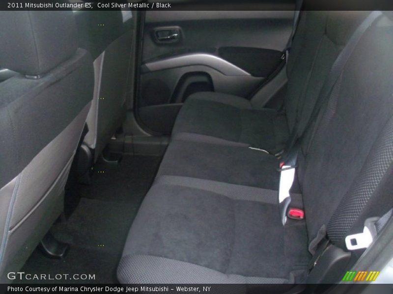  2011 Outlander ES Black Interior