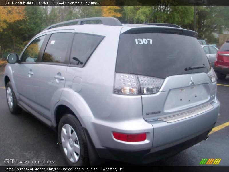 Cool Silver Metallic / Black 2011 Mitsubishi Outlander ES