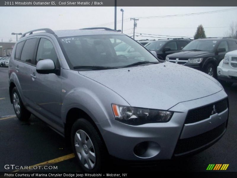 Cool Silver Metallic / Black 2011 Mitsubishi Outlander ES