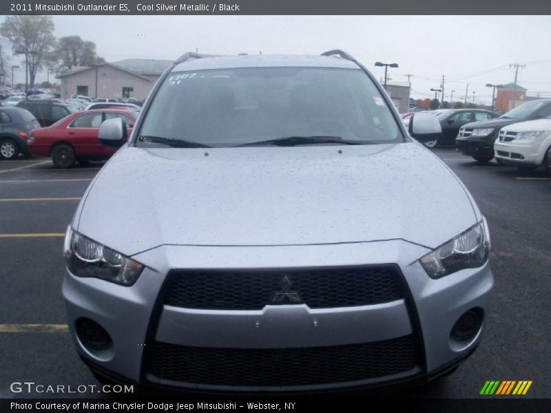 Cool Silver Metallic / Black 2011 Mitsubishi Outlander ES