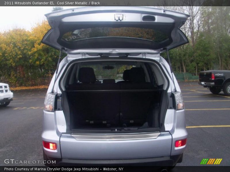 Cool Silver Metallic / Black 2011 Mitsubishi Outlander ES