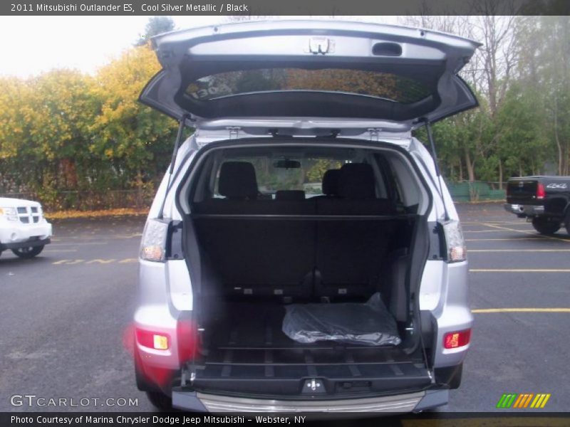  2011 Outlander ES Trunk