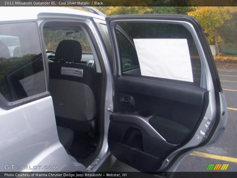 Door Panel of 2011 Outlander ES