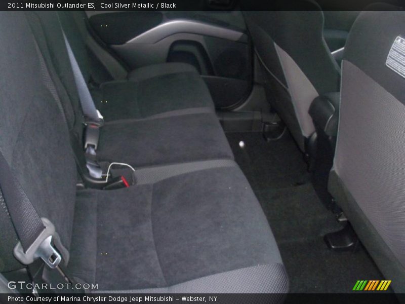  2011 Outlander ES Black Interior