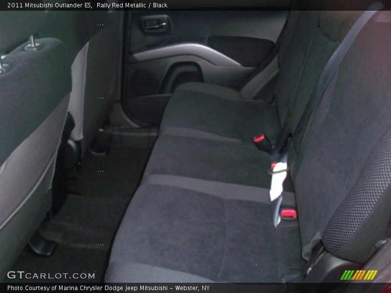  2011 Outlander ES Black Interior