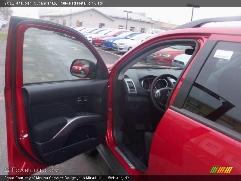Rally Red Metallic / Black 2011 Mitsubishi Outlander ES