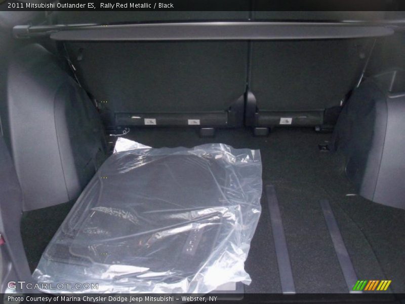  2011 Outlander ES Trunk