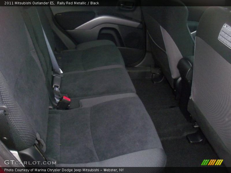  2011 Outlander ES Black Interior